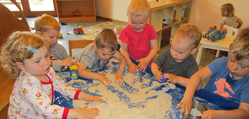 SiteTeaser-spielzeugfreie-zeit-Regenbogen-Kindergarten-Dissen